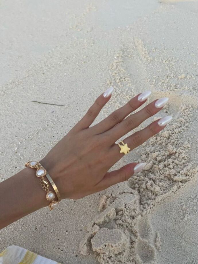 Pearl wedding nails inspo