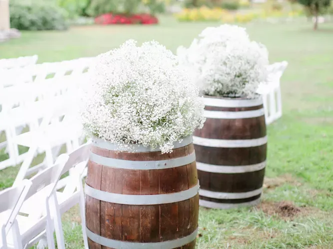 20 Ethereal Ways to Use Baby's Breath in Your Wedding