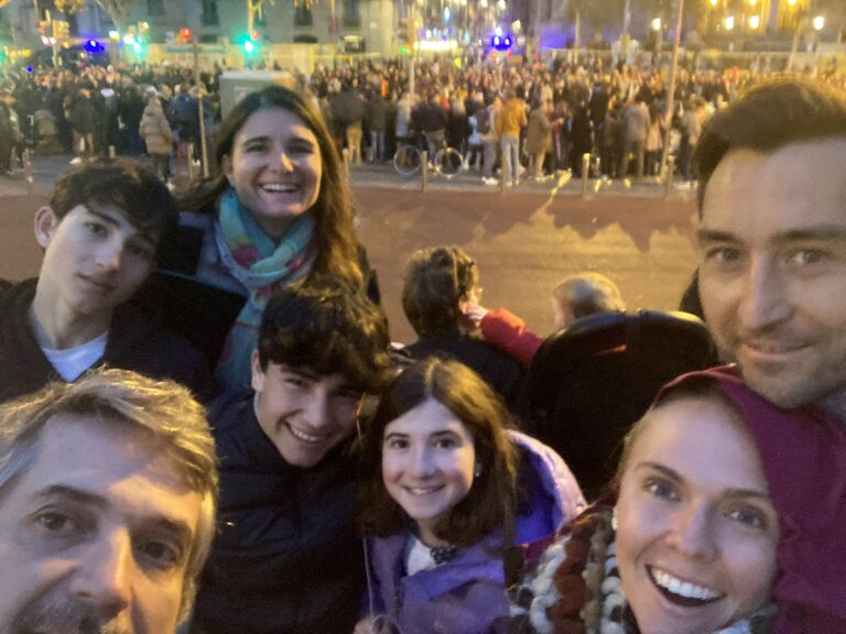 Next was Cas's turn to meet Anne's family in Barcelona! Smiling through the rain as the three kings arrived in town - chocolate and churros helped.