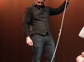 Robby Bennett - Comedy Magic - Comedy Magician - Houston, TX - Hero Gallery 4