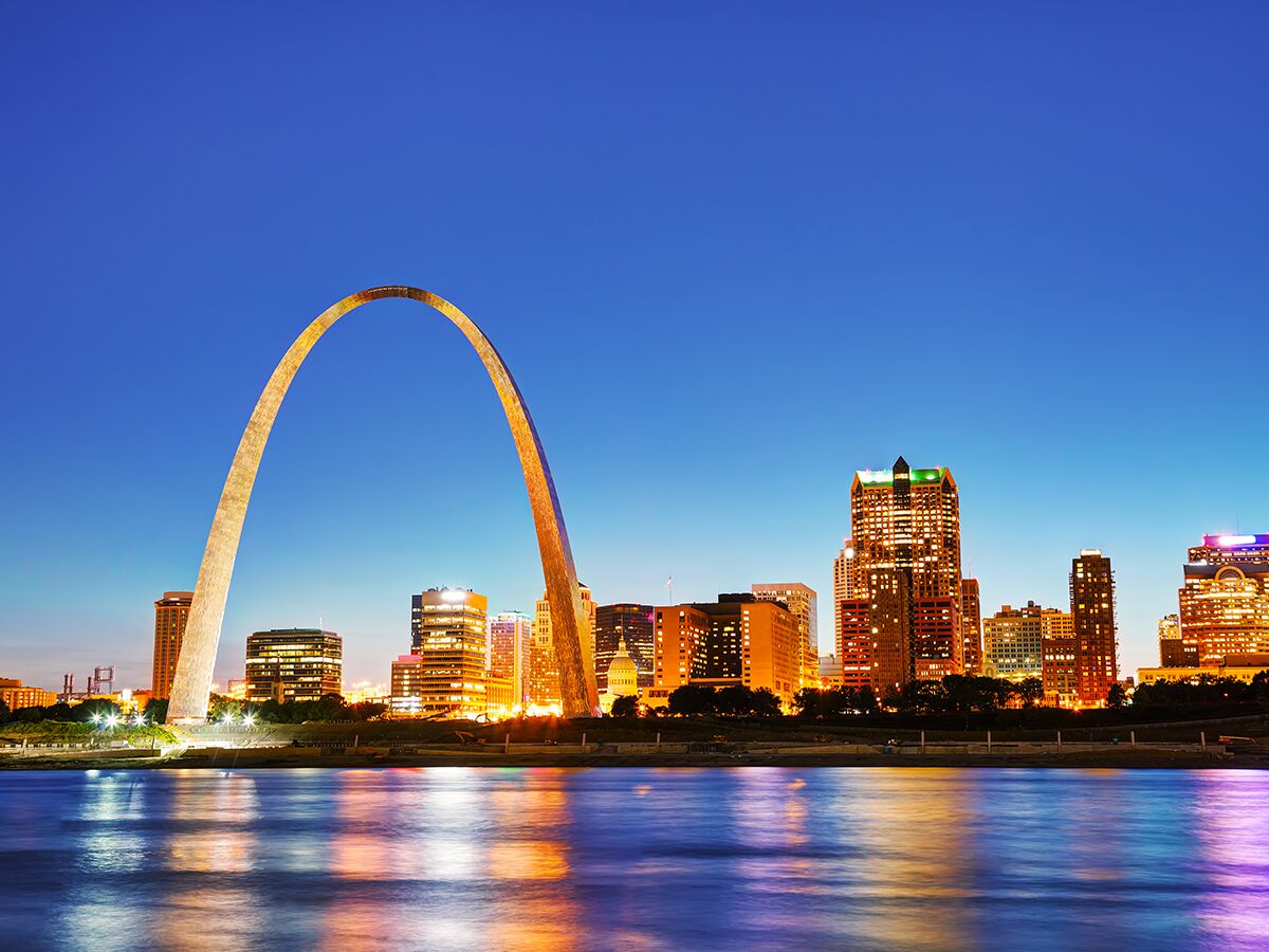 St. Louis Bachelorette Party Ideas and Itinerary - St Louis skyline