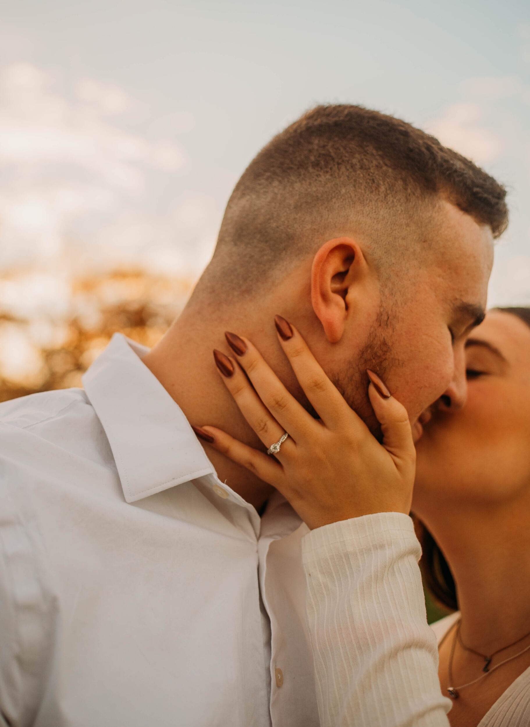 Look at that ring!!