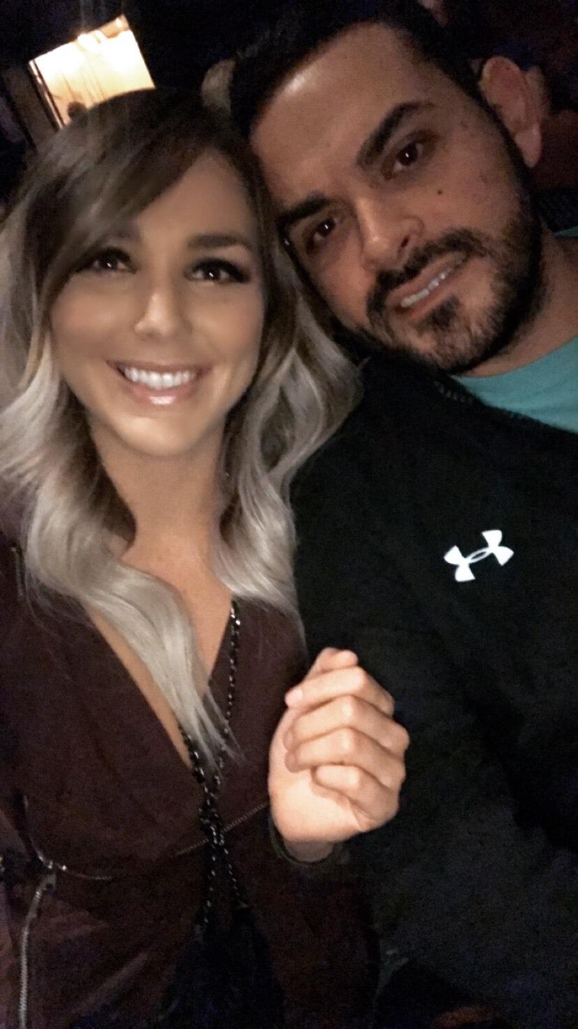 This was technically our First "Official" Date! That he doesn't remember ha ha..
 🖤  
Técnicamente nuestra primera cita “oficial”… ¡que él no recuerda, jaja!