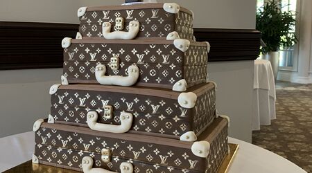 Louis Vuitton cake I made for my 1 client a year : r/cakedecorating