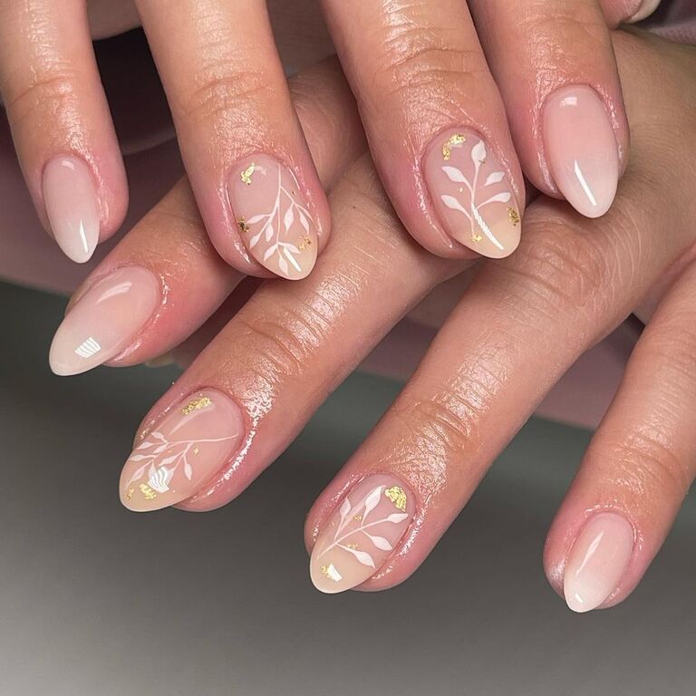 gold wedding nail accent inspo