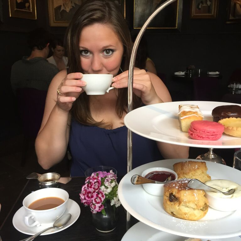 Annelise studies abroad at Oxford University