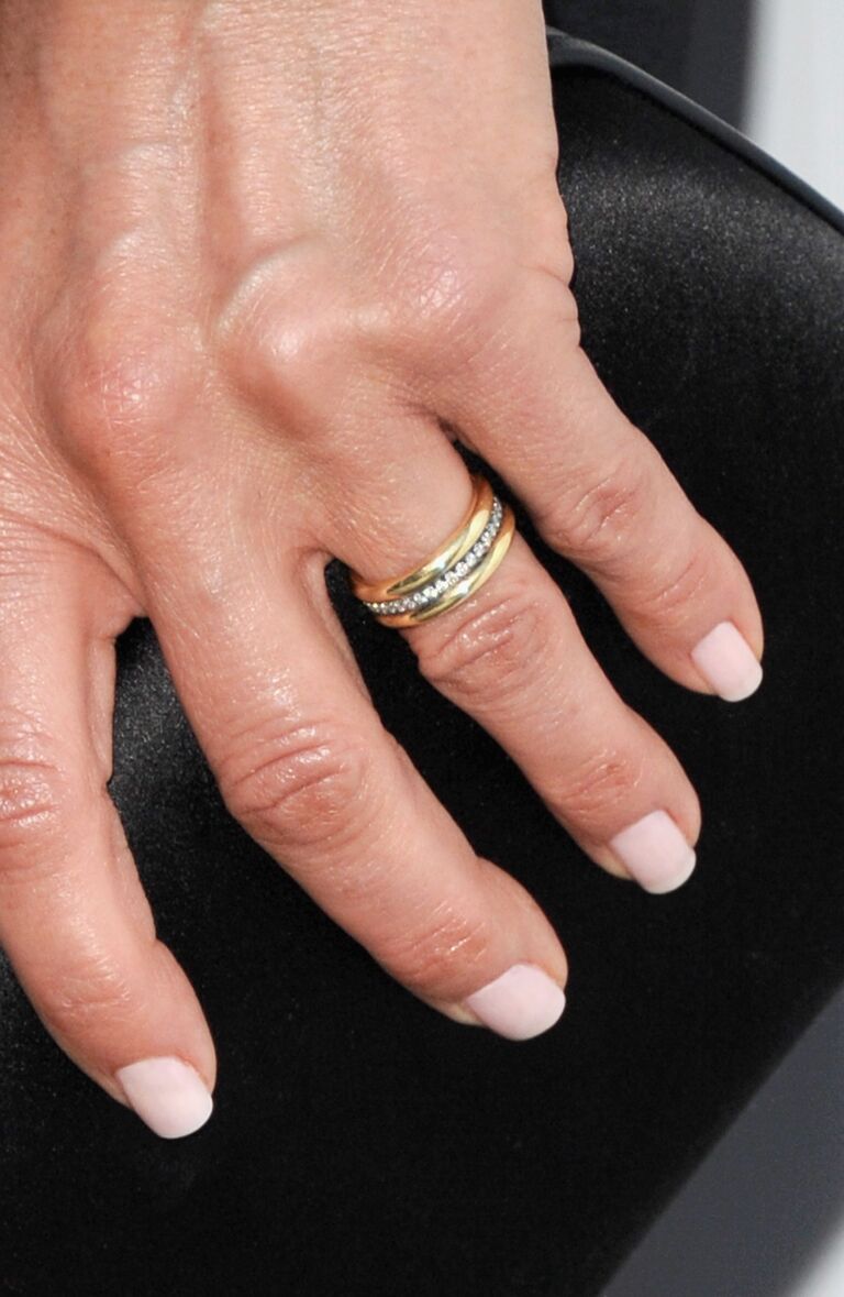 Jennifer Aniston Has The Most Gorgeous Wedding Ring See The Pic