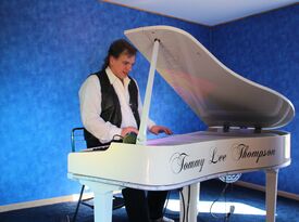 Tommy Lee Thompson - Pianist - Akron, OH - Hero Gallery 1