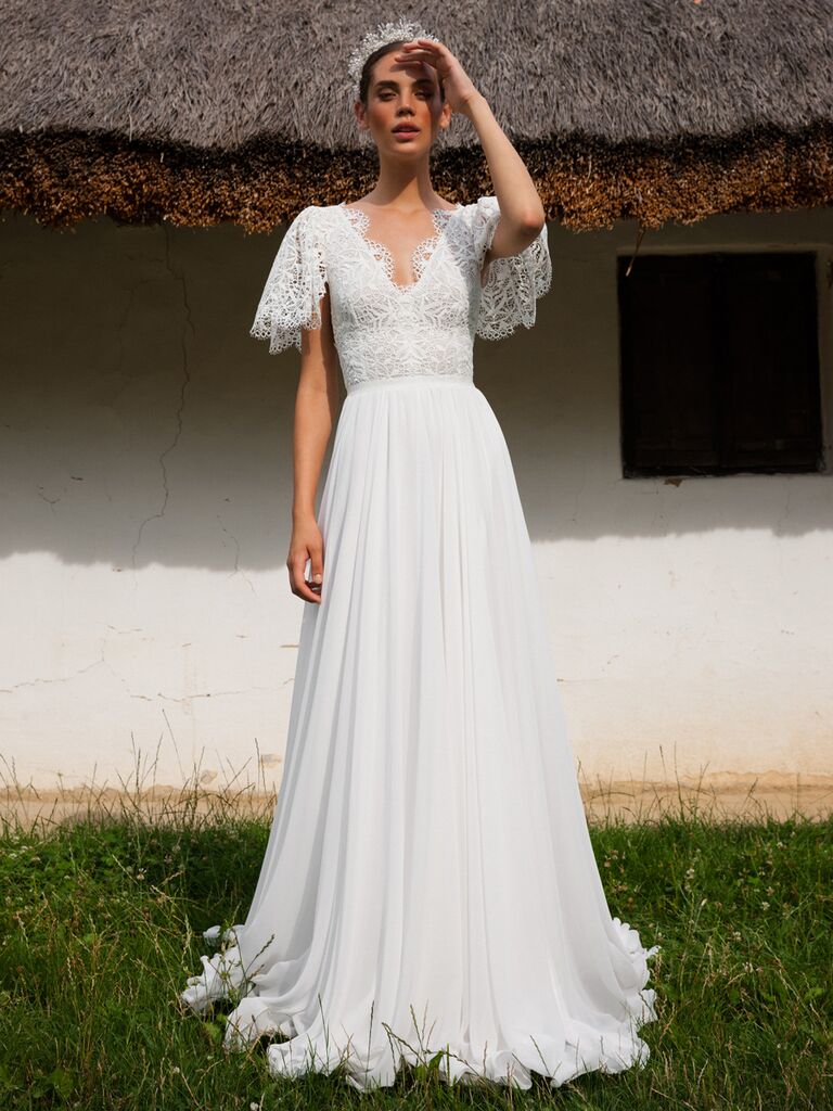 old fashioned lace wedding dresses