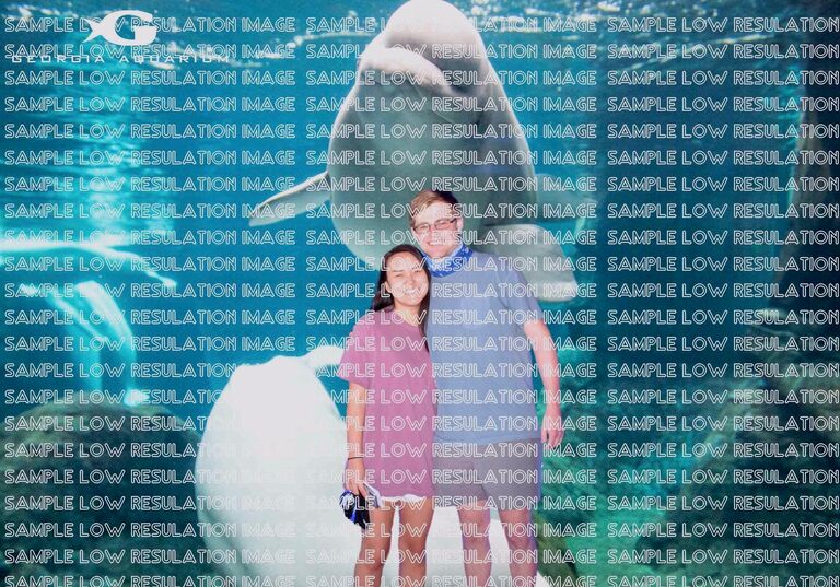 One thing about Sara and Chris is that they love the Georgia Aquarium. It's always their favorite date! They're also cheap and didn't buy the picture without the watermark...