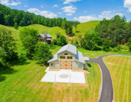 4 Points Farm barn wedding venue in Smoky Mountains, Tennessee