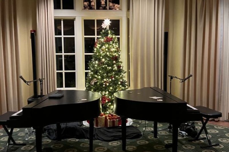 Holiday Party Ideas and Themes - dueling pianos