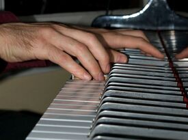 Miles McKenzie - Pianist - Penngrove, CA - Hero Gallery 1