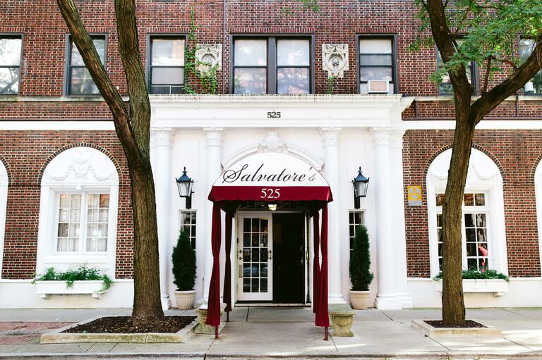 4:30pm Make your way over to Salvatore's for cocktail hour.