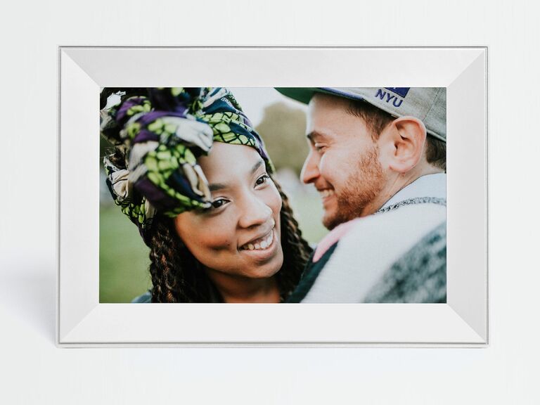 Digital photo frame long distance relationship gift