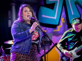 Jet Brunette - Cover Band - Calgary, AB - Hero Gallery 3