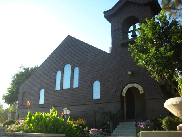 fleur de lis chapel upland ca        
        <figure class=