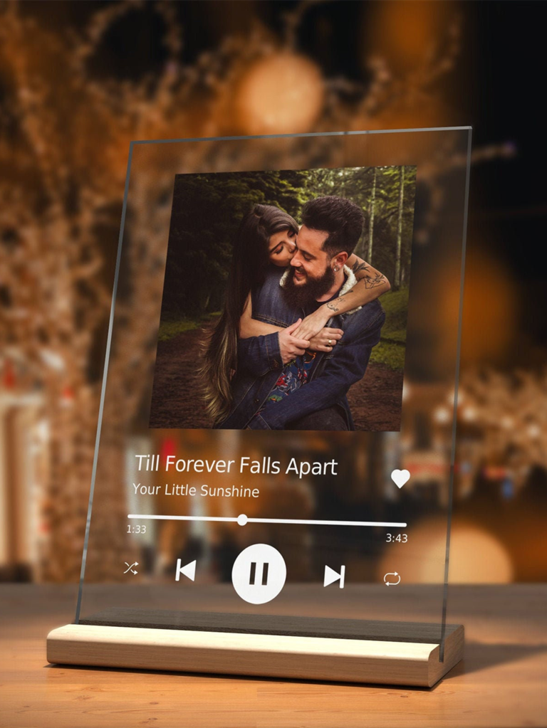Glass plaque with personalized photo and Spotify design with song