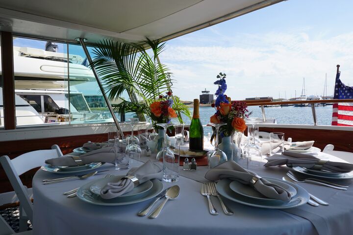  Chicago  Private  Yacht Rentals Reception  Venues  Chicago  IL