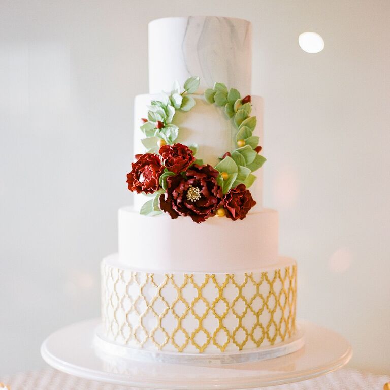 Preppy four-tier wedding cake with wreath decoration