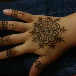 Henna, profile image