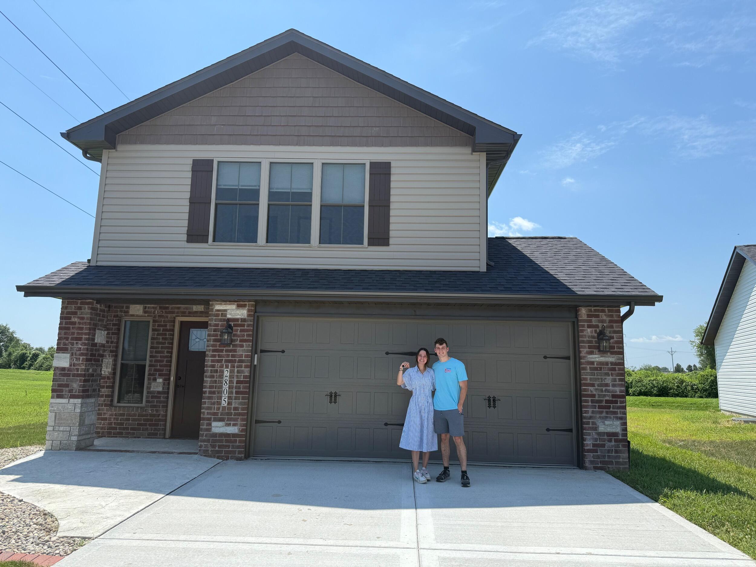 We bought our first house!!// Compramos nuestra primera casa!!