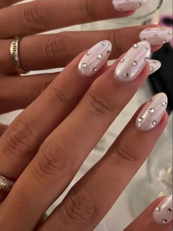 bedazzled wedding nails inspiration