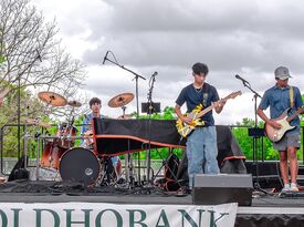 Lotus | Houston’s High-Energy Rock/Pop Cover Band - Rock Band - Houston, TX - Hero Gallery 2