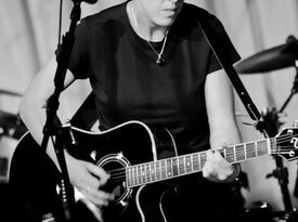 Elizabeth Lorrey - Singer Guitarist - Pepperell, MA - Hero Gallery 3