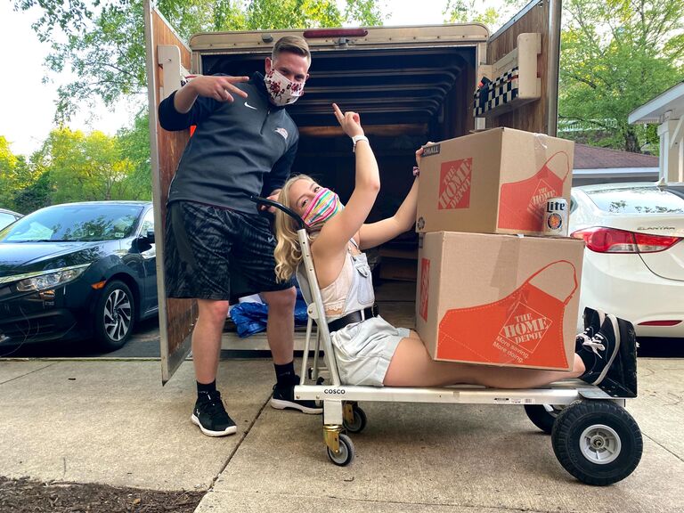 Only 6 short days after graduating college and in the thick of COVID-19, Darienne packs up and moves down to Virginia into our first apartment in Chantilly, VA! 