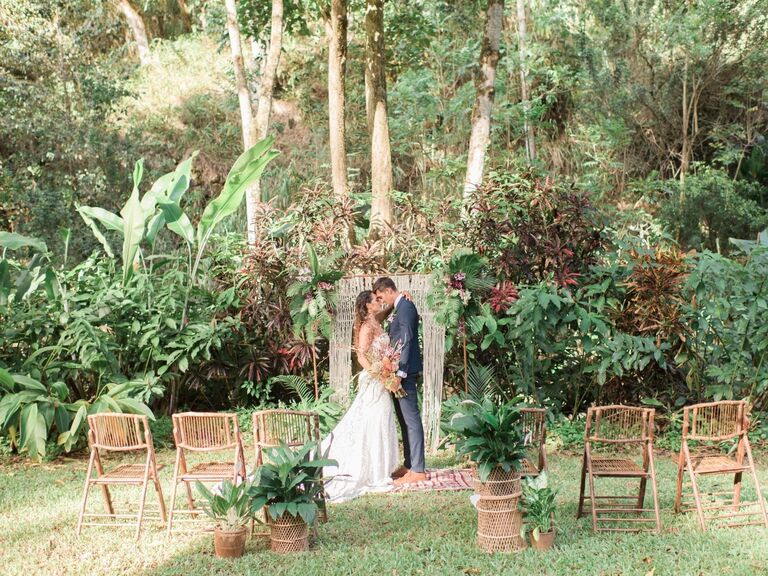 12 Intimate, Small Wedding Venues in Hawaii for Around 50 Guests