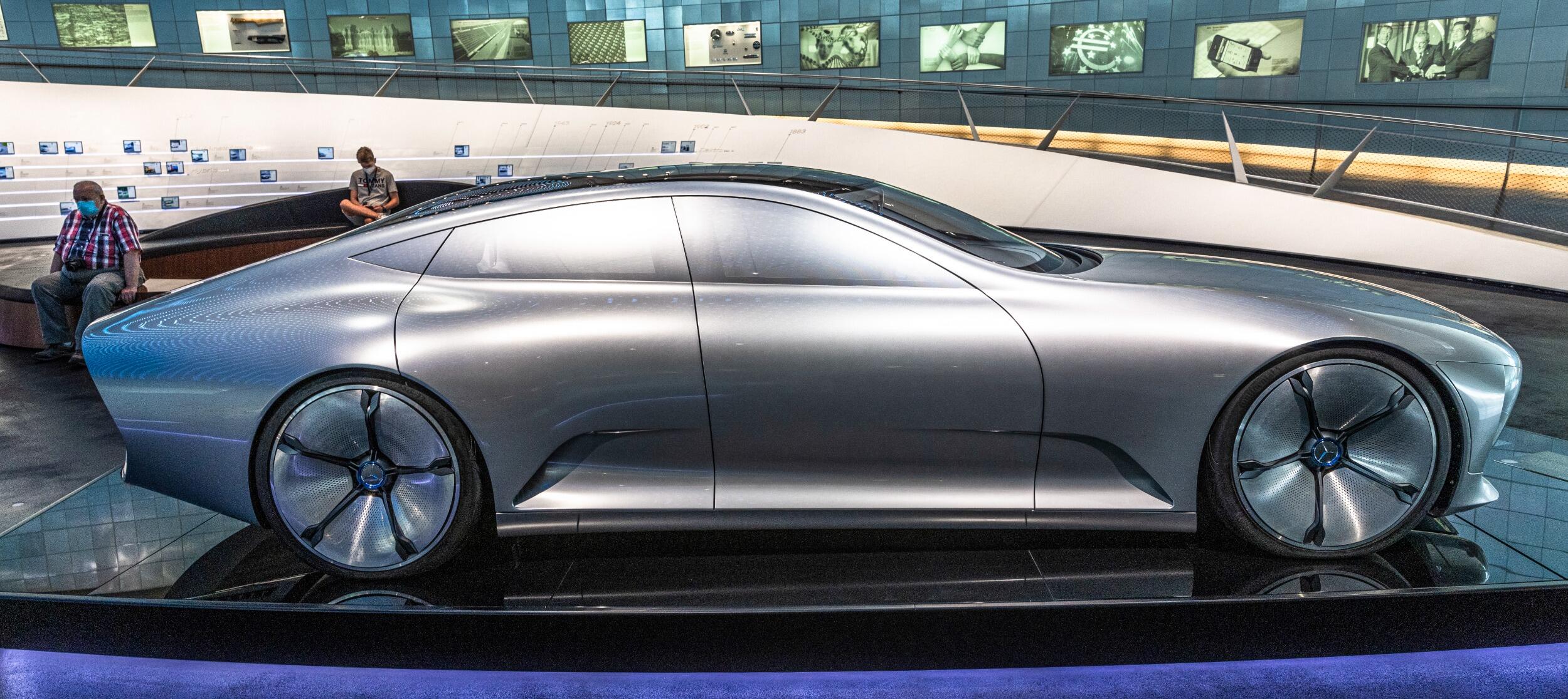 TAMPA — One of the strongest hurricanes ever to strike the United States slammed into southwest Florida on Wednesday afternoon with Category 4-level winds, inundating coastal communities and threatening to besiege the entire peninsula with devastating gusts and flooding as the storm slowly swirled east.