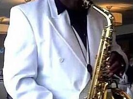 Saxman Vernon James - Saxophonist - Niagara Falls, NY - Hero Gallery 3
