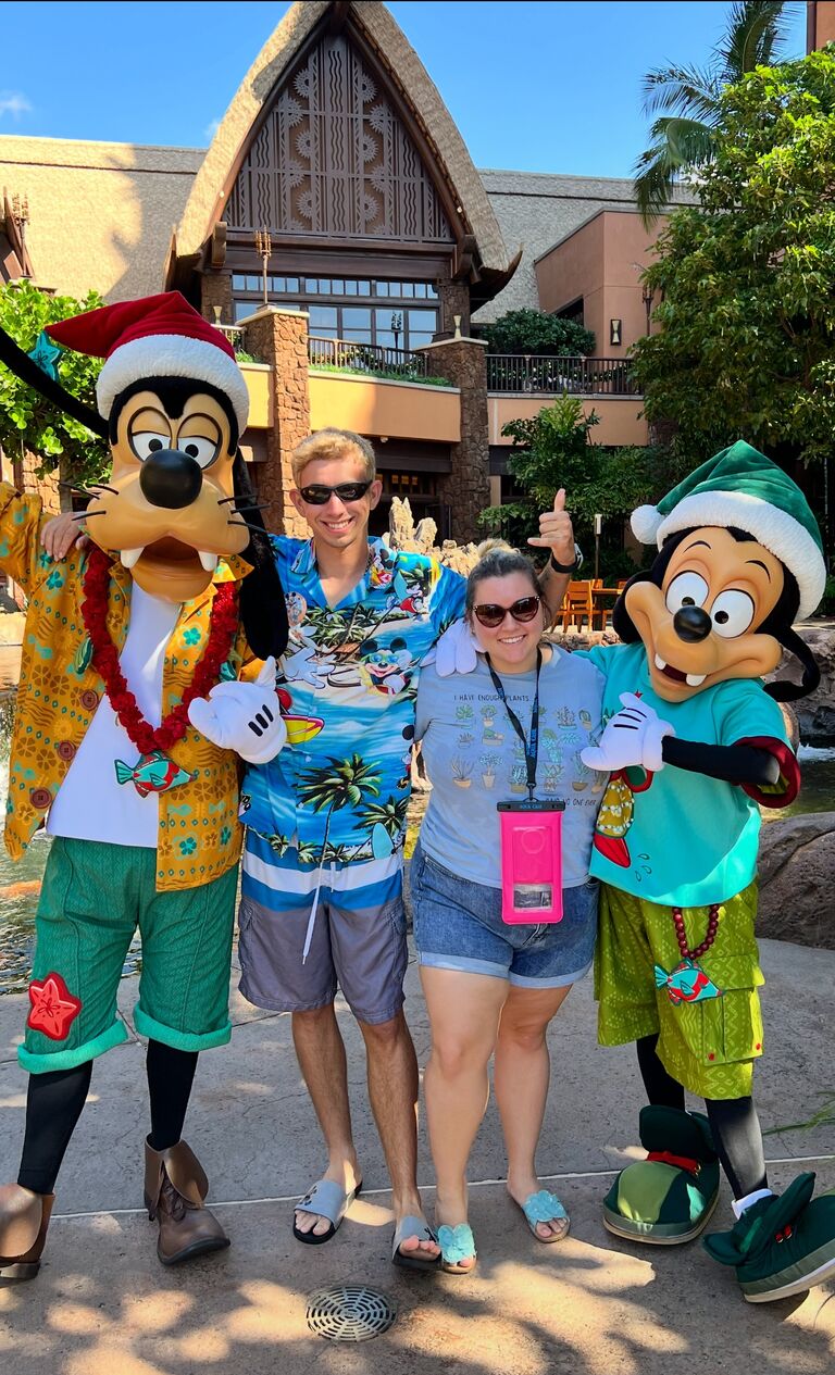 Jeremy and Emily travel to Honolulu Hawaii to stay at Disney's Aulani Resort and Spa during the Christmas season.