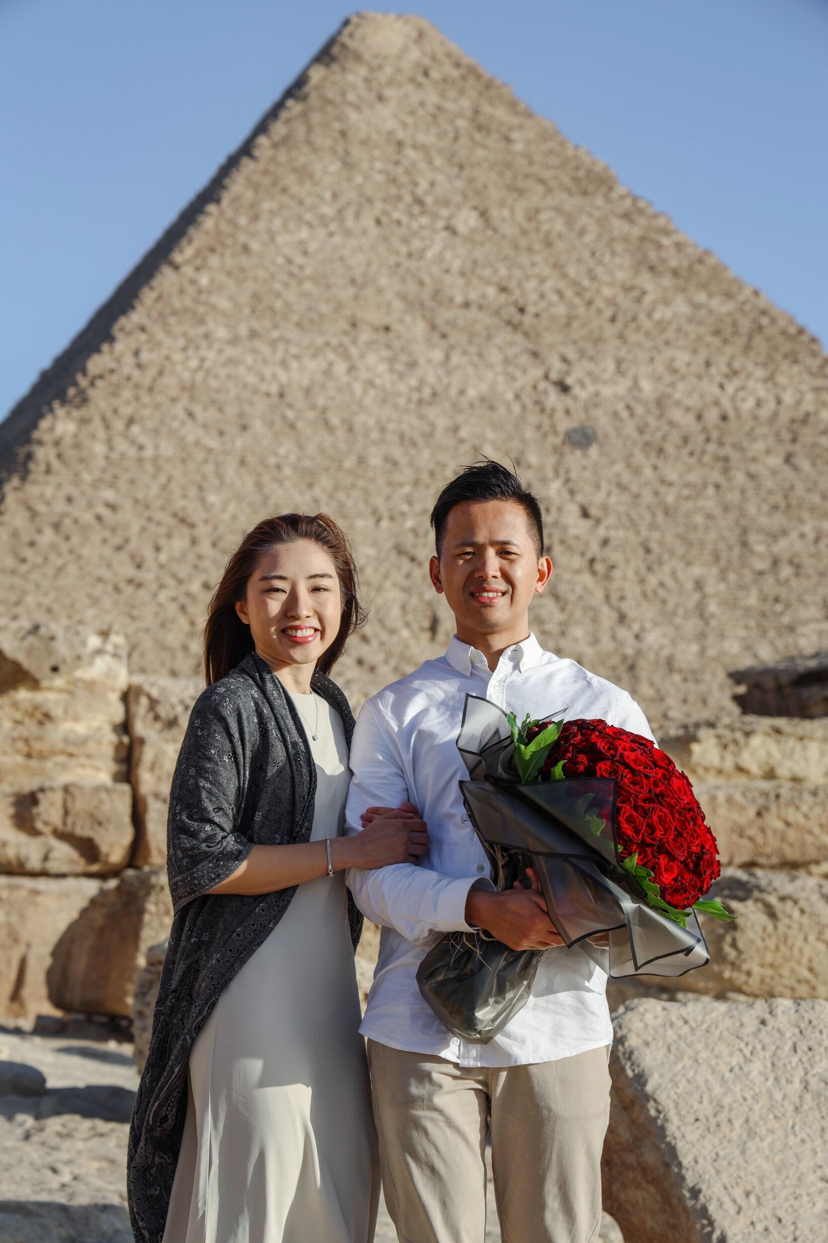 Proposal in front of the Giza Pyramids 💍