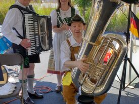 Judy Bridges/JazzCats/HappyWanderers - German Band - Aurora, IL - Hero Gallery 3