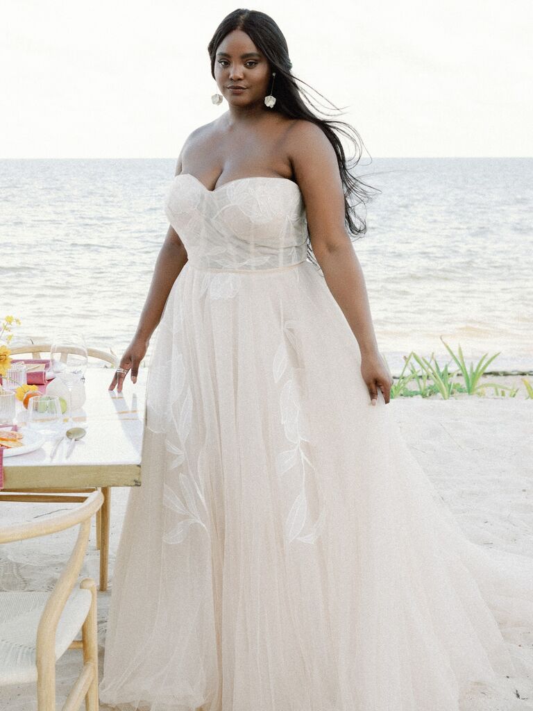 beach wedding dresses plus size