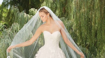 Spanx's Sara Blakely offers her wedding dress to brides amid coronavirus  pandemic