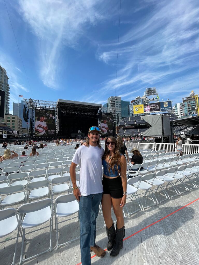 We’ve demoted ourselves to friends by this point but other than that, we could practically taste Morgan Wallen’s sweat we were so close to him in the pit 🎶 