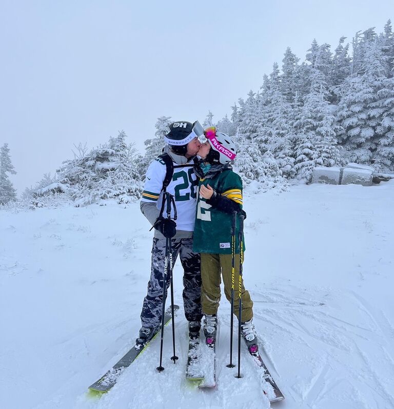 Carl & Ivana love to downhill ski. They took a trip with dear friends to Vermont for a magical NYE ski trip! 