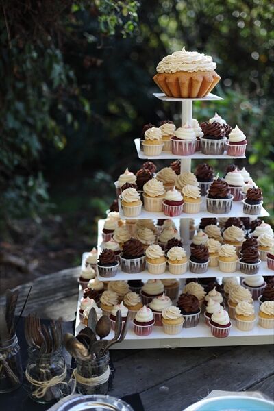 Cups and Cakes Bakery | Wedding Cakes - The Knot