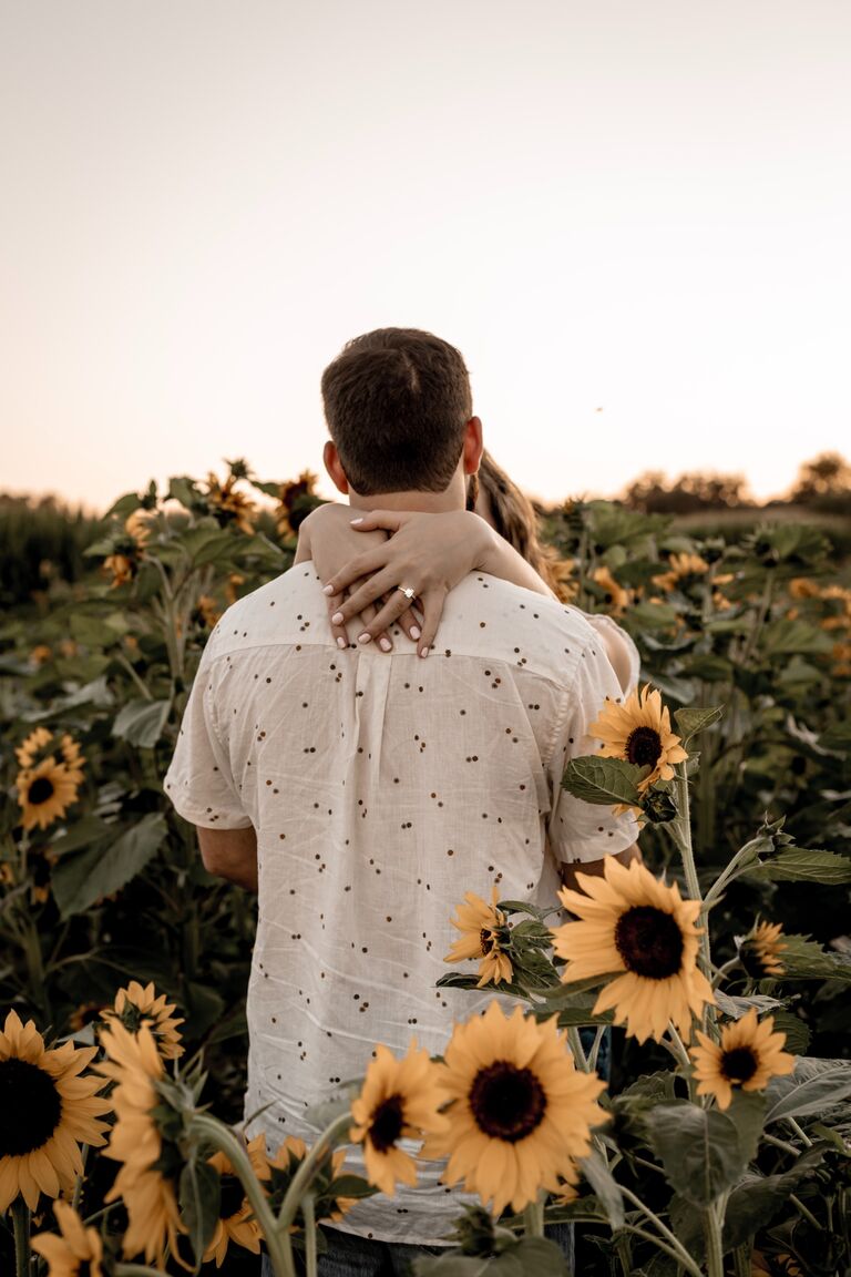 What Maycie thought was just a regular sunflower field photoshoot... turned into one of the best days ever!
We're engaged!