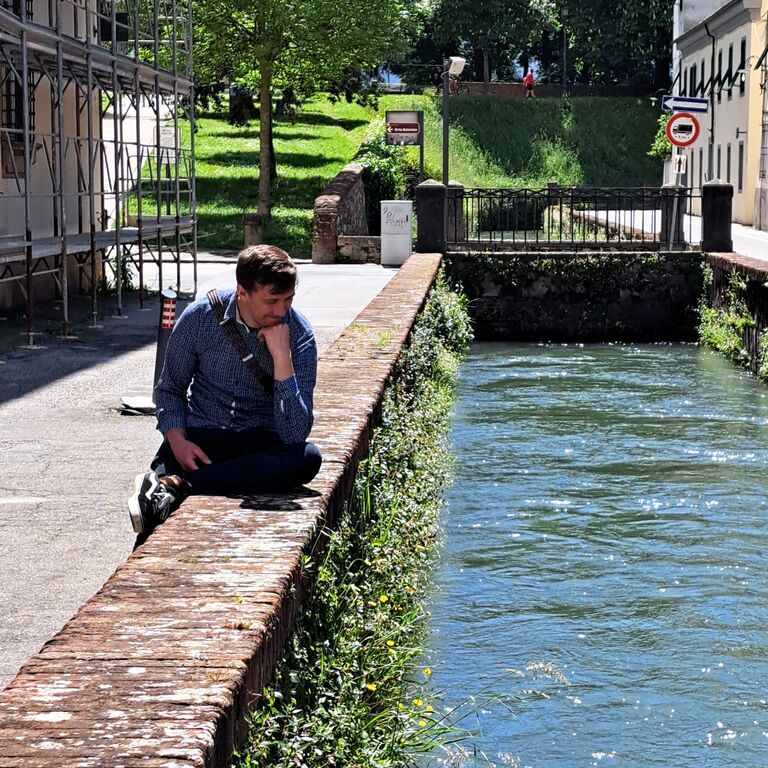 Katie being a paparazzi in Lucca