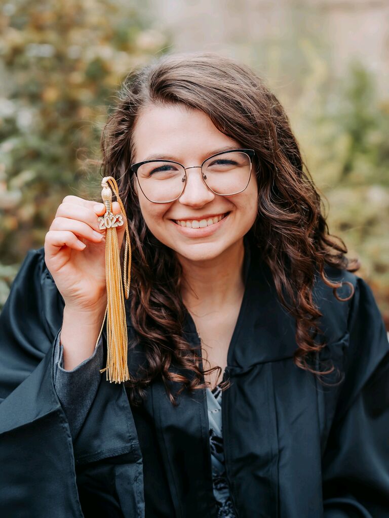 Laura Graduates (Social Work)