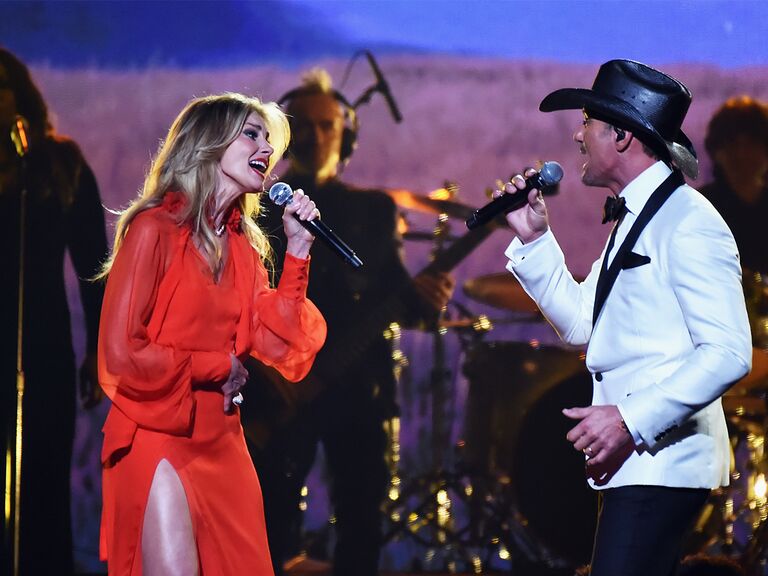 Tim McGraw and Faith Hill singing together