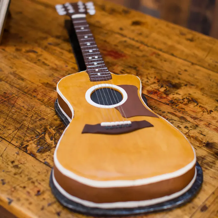 Guitar wedding cake, taylor swift themed wedding 