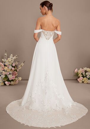 Fall in love with the JJ's House Izar A-line Sweetheart Lace Wedding Dress! A timeless and elegant design crafted to make your dream wedding a reality. Shine with confidence as you walk down the aisle.