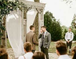 Exchanging of vows at an elegant outdoor wedding