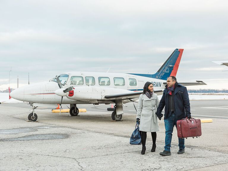 engagement photo on the tarmac at the airport