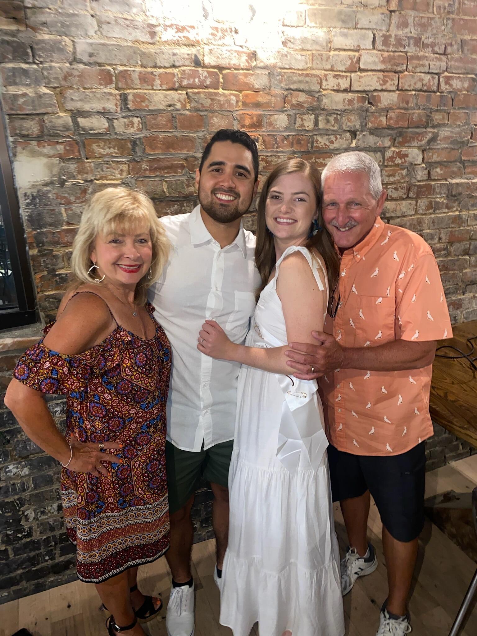 Celebrating our engagement with Annette and Kevin @ West 6th (they are the coolest) // Celebrando nuestro compromiso con los tios de Bailey Annette and Kevin @ West 6th (son un éxito)

